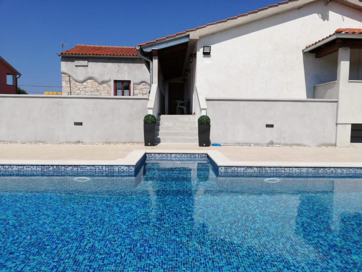 Holiday Home Victoria Porec Exterior photo